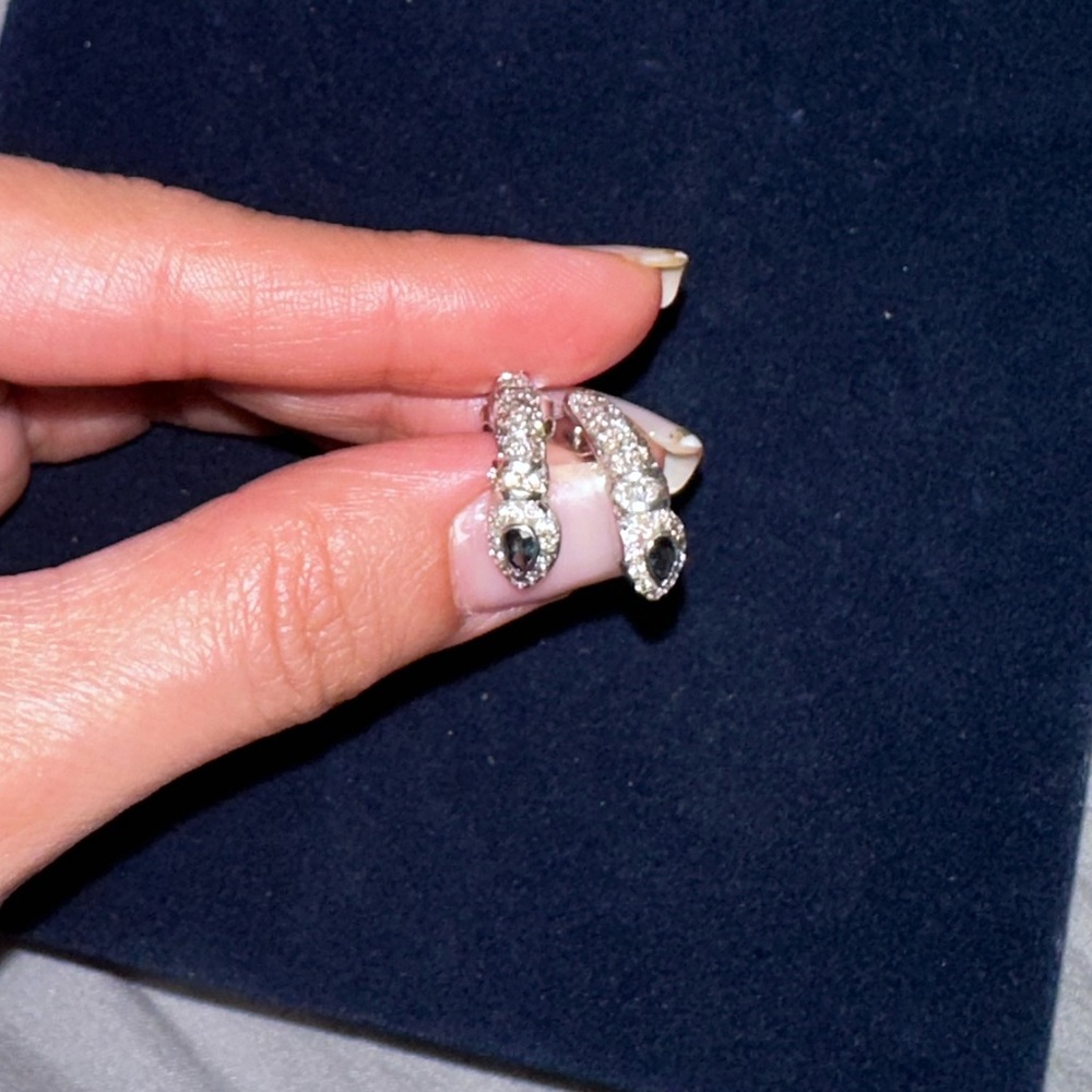 18k white gold Diamonds and Sapphire earrings